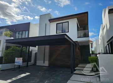 Casa · 325m² · 3 Recámaras · 2 Estacionamientos · Casa en Venta en Cumbres Cancun