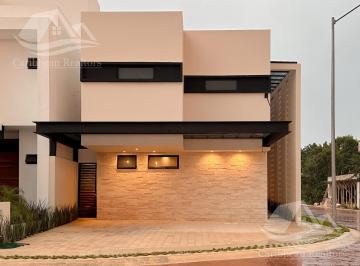 Casa · 280m² · 4 Recámaras · 3 Estacionamientos · Casa en Venta en Via Cumbres Cancun