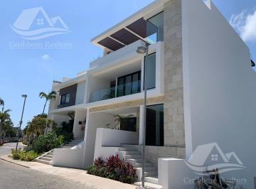 Casa · 590m² · 4 Recámaras · 6 Estacionamientos · Casa en Venta Puerto Cancún