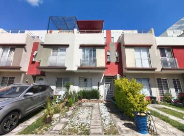 Casa de 3 habitaciones, Zapopan · Casa en Venta en Fraccionamiento Puerta Serena