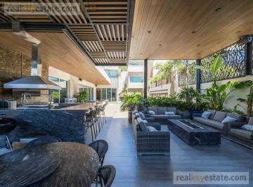 Casa · 748m² · 4 Recámaras · 3 Estacionamientos · Casa en Venta en La Herradura, Monterrey, Nuevo León.