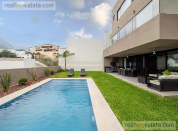 Casa · 714m² · 3 Recámaras · 3 Estacionamientos · Casa en Venta en Sierra Alta, Monterrey Nuevo León