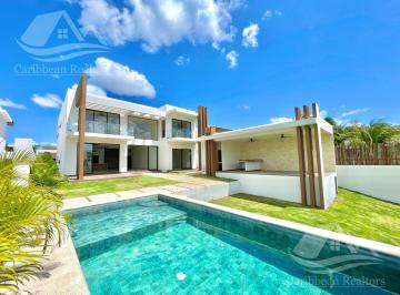 Casa · 720m² · 4 Recámaras · 8 Estacionamientos · Casa en Venta en Lagos del Sol