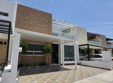 Casa de 3 habitaciones, Corregidora · Casa en Venta en Villas del Roble | 3 Recámaras + Estudio | Alberca y Terraza, Excelente Ubicación