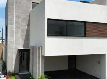 Casa en Venta de 4 habitaciones · Lomas III. Colinda con Lastrada (IV). Rodas