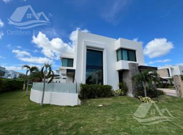 Casa · 396m² · 4 Recámaras · 3 Estacionamientos · Casa en Venta en Lagos del Sol