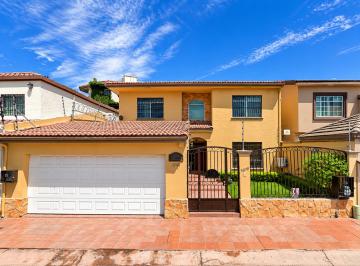 Casa de 5 habitaciones, Tijuana · Venta de Casa en La Colonia Jardines de Chapultepec S - E en Tijuana en Baja California