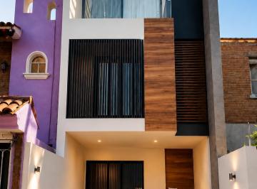 Casa de 3 habitaciones, Zapopan · Casa de Renta en Loma Bonita Ejidal con 3 Niveles Más Sótano, 3 Habitaciones