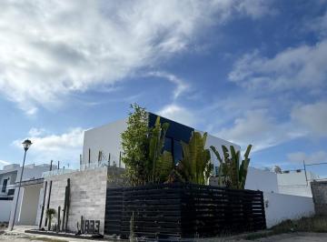 Casa · 250m² · 3 Recámaras · 2 Estacionamientos · Casa en Renta en Altabrisa Residencial, Mazatlán