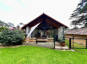 Casa · 300m² · 2 Recámaras · 2 Estacionamientos · Casa en Valle de Bravo