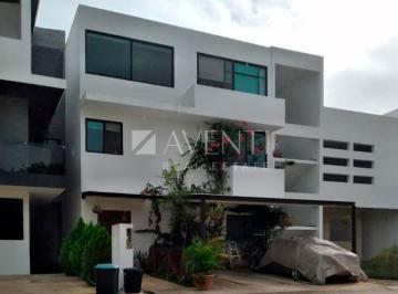 Casa · 260m² · 5 Recámaras · 2 Estacionamientos · Casa en Venta, Aqua, Huayacán Centro, Cancún