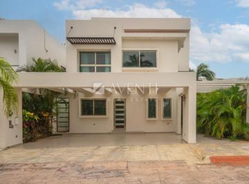 Casa · 310m² · 5 Recámaras · 3 Estacionamientos · Casa en Venta, Cumbres, Cancún Centro