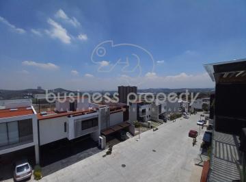 Casa · 352m² · 3 Recámaras · 4 Estacionamientos · Hermosa Casa en Moncayo Excelentes Espacios y Muy Iluminada