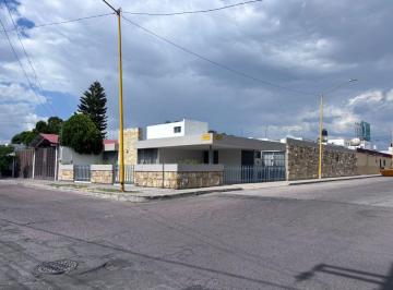 Casa de 5 habitaciones, Aguascalientes · Casa en Venta de Una Planta en Esquina en Residencial del Valle