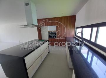 Casa · 352m² · 3 Recámaras · 4 Estacionamientos · Hermosa Casa en Moncayo Excelentes Espacios y Muy Iluminada
