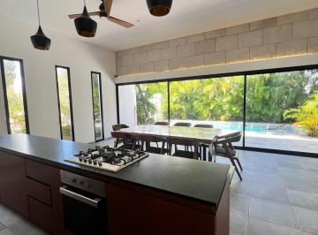 Casa · 389m² · 4 Recámaras · 3 Estacionamientos · Casa - Lagos del Sol