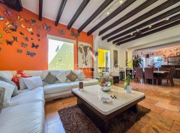 Casa de 4 habitaciones, Coyoacán · Casa en Venta en Exclusiva Ubicación – Colonia del Carmen, Coyoacán