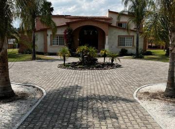 Casa de 5 habitaciones, Tequisquiapan · Casa en Venta en Tequisquiapan en Granjas Residencial 900 m de Construcción