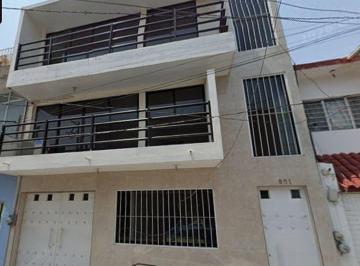 29dea1cfa350c3082b145a4357923fa40d538dff8d72364844ec2a73b186e51a · Edificio en Renta Cerca del Parque de La Marimba