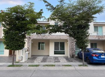 Fachada · Casa en Coto con Excelente Ubicacion