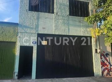Oficina · 230m² · 5 Recámaras · 1 Estacionamiento · Oficina en Renta en Agustin Yañez/ Insurgentes, Guadalajara, Jal.
