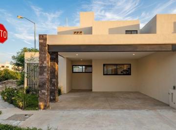 Casa de 3 habitaciones, Mérida · Casa en Esquina en Venta