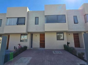 a13dd8517377f9f3cf2a71cfd2d2157b05b9230cbc4fc9c86b02e02fb3441184 · Renta Zona Ziré/zakia | Casa en Condominio con Alberca y Gym