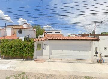 Casa de 4 habitaciones, Querétaro · Casa de 440 m² con 4 Recámaras en Venta en Jurica Pinar