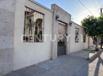 Casa · 243m² · 3 Recámaras · 2 Estacionamientos · Casa en Venta en Fuentes del Santuario Una Planta