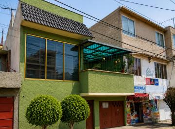 Casa de 4 habitaciones, Nezahualcóyotl · Casa en Venta en Nezahualcoyotl Estado de México