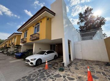 Casa en condominio · 124m² · 2 Recámaras · 3 Estacionamientos · Casa en Renta