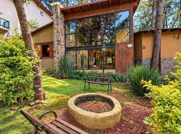 Casa · 189m² · 3 Recámaras · 2 Estacionamientos · 2 Cabañas en Venta en Mazamitla