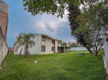 057110f3df6ebc3c08eabf06ab2c780b0b556455f2c0d09814fa3384556fc2b7 · Casa a Remodelar con Amplio Terreno en Los Gavilanes