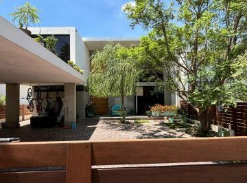 Casa de 4 habitaciones, León · Casa en El Bosque con Alberca y Terraza
