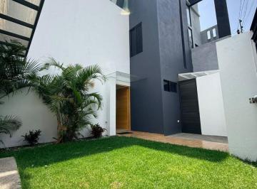 Casa de 3 habitaciones, Cuernavaca · ¡Casa Sola con Carril de Nado y Roof Garden en Tzompantle