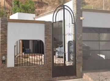 Casa de 4 habitaciones, Nogales · Casa de 430 m² con 4 Recámaras en Venta en Chulavista