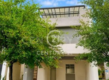 Casa · 298m² · 3 Recámaras · 2 Estacionamientos · Casa en Venta en Cerradas de Valle Alto, Monterrey, Nuevo Leon