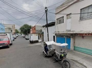 1 · "Oportunidad Única en Juan Enríquez: Propiedad con Gran Potencial de Remodelación" Em