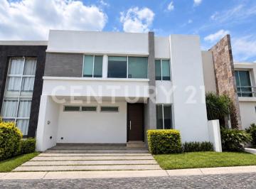 Departamento · 214m² · 5 Recámaras · 2 Estacionamientos · Casa en Venta en Bosque Real, Tlajomulco de Zúñiga