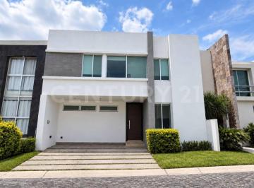 Casa en condominio · 214m² · 5 Recámaras · 2 Estacionamientos · Casa en Venta en Bosque Real, Tlajomulco de Zúñiga