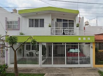 Casa de 3 habitaciones, Guadalajara · Venta de Casa en Colonia Jardines del Country, Guadalajara Jalisco