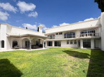 Casa · 1350m² · 4 Recámaras · 5 Estacionamientos · Residencia en Renta en Álamos 1ª Sección | 1,350 m² de Terreno y Construcción