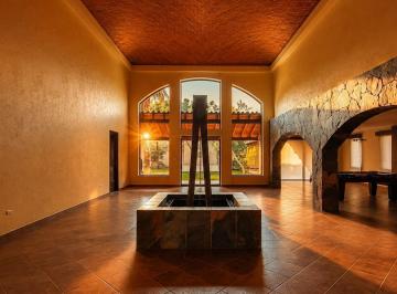 Casa · 620m² · 3 Recámaras · 4 Estacionamientos · Residencia en Venta en Santa Cruz Buena Vista Acabados de Lujo y Amplios Espacios