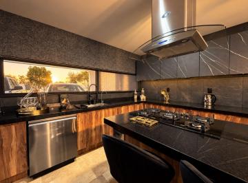 Casa · 330m² · 4 Recámaras · 2 Estacionamientos · Venta Casa en Angelopolis de 4 Recamaras