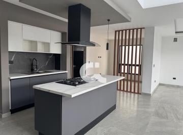 Casa · 327m² · 4 Recámaras · 2 Estacionamientos · Casa en Venta Residencial Vía Cumbres