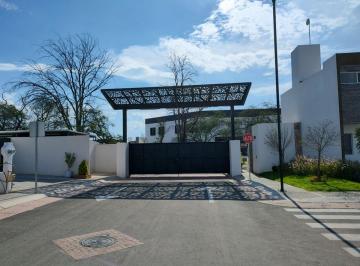 Casa de 3 habitaciones, San Juan del Río · Se Renta Casa 3 Recámaras, Tres Baños Completos, Recámara en Planta Baja con Baño Completo Pedregal