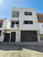 Edificio · 242m² · 2 Estacionamientos · Edificio en Venta de 3 Departamentos Colonia Mayorazgo, Puebla