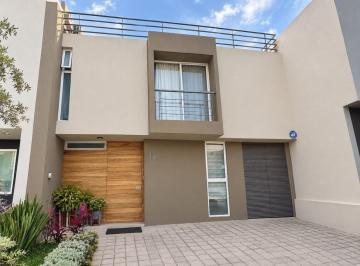 Casa · 215m² · 4 Recámaras · 2 Estacionamientos · Casa en Venta Fraccionamiento Bosques Cedro