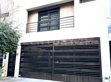 Casa · 210m² · 3 Recámaras · 2 Estacionamientos · Casa en Renta en Col. Paseo de Cumbres en Monterrey