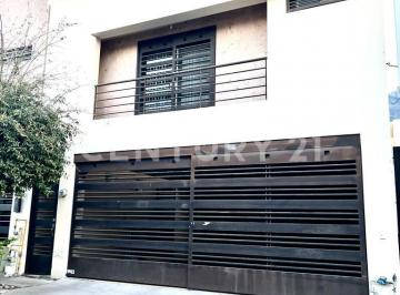 Casa · 210m² · 3 Recámaras · 2 Estacionamientos · Casa en Renta en Col. Paseo de Cumbres en Monterrey